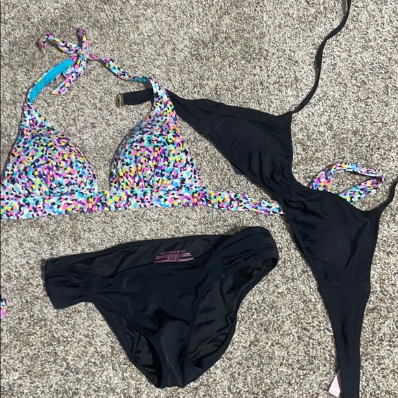 VS bikini, two tops included - Picture 1 of 1